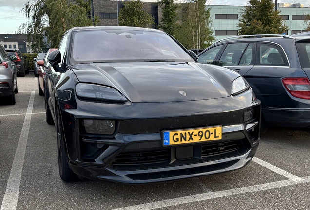 Porsche Macan EV Turbo