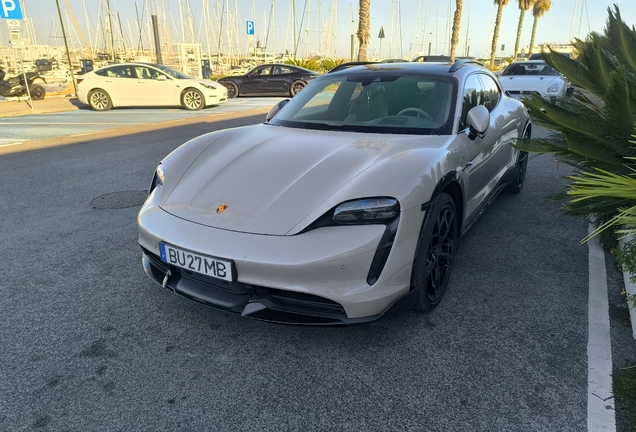Porsche Taycan Turbo S Cross Turismo