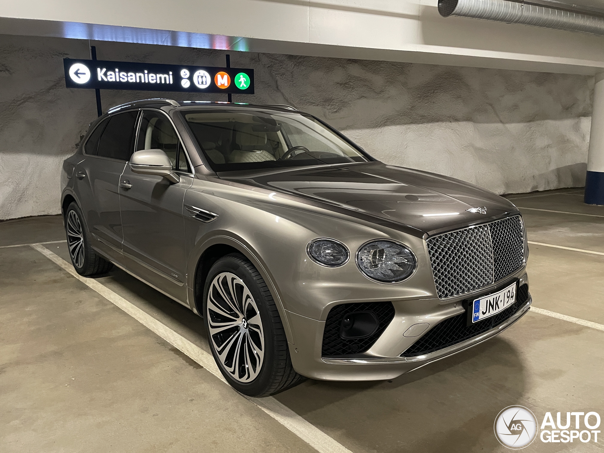 Bentley Bentayga Hybrid 2021