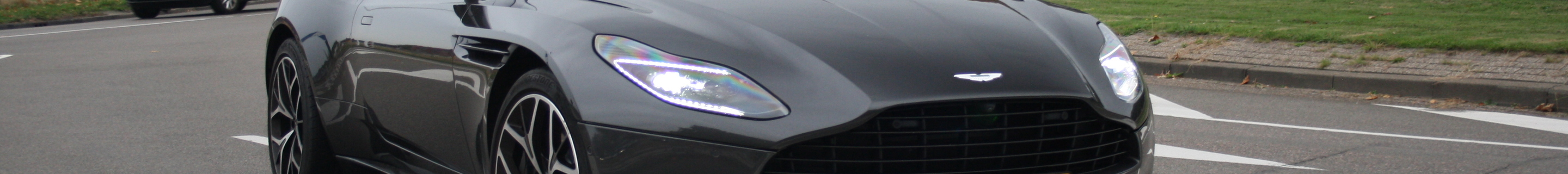 Aston Martin DB11 V8 Volante