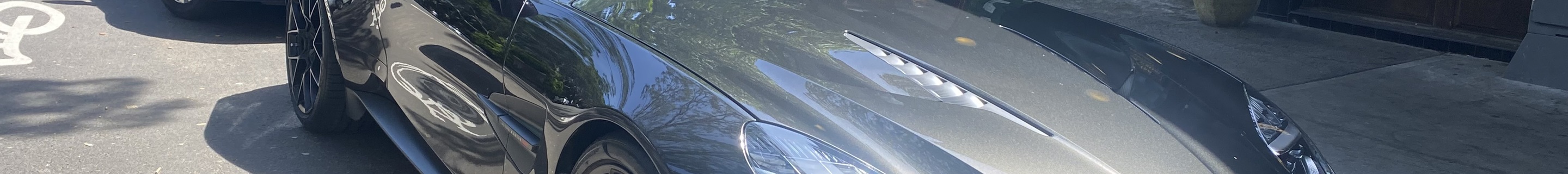 Aston Martin Vanquish 2025