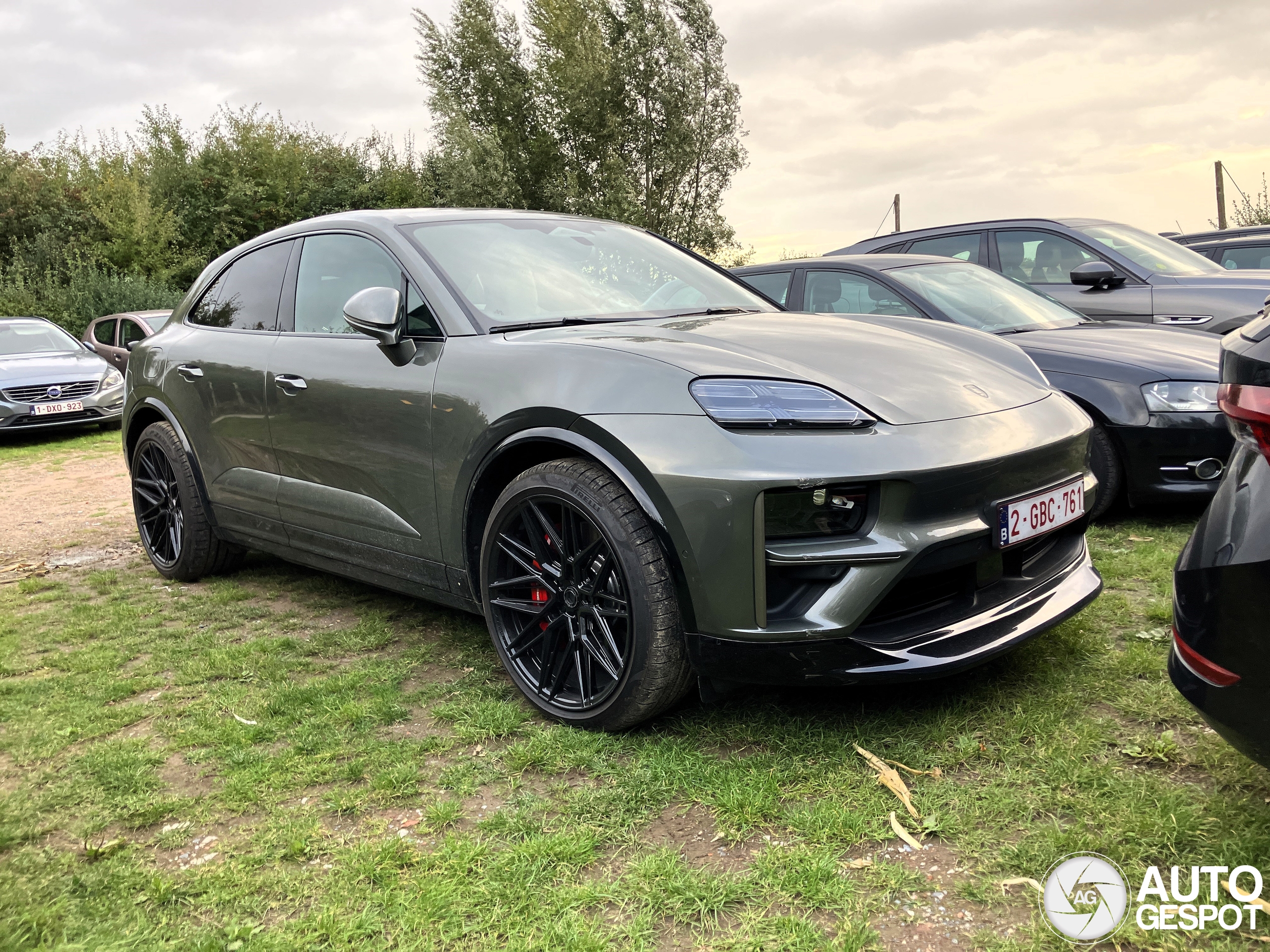 Porsche Macan EV Turbo