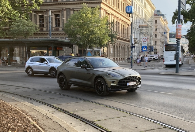 Aston Martin DBX707