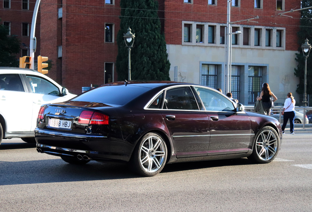 Audi S8 D3
