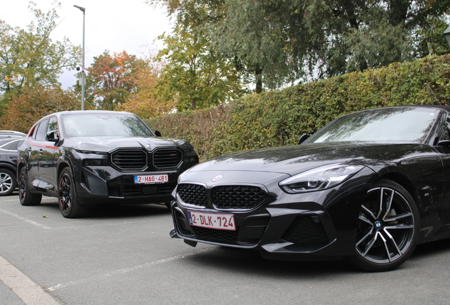 BMW XM G09 Label Red