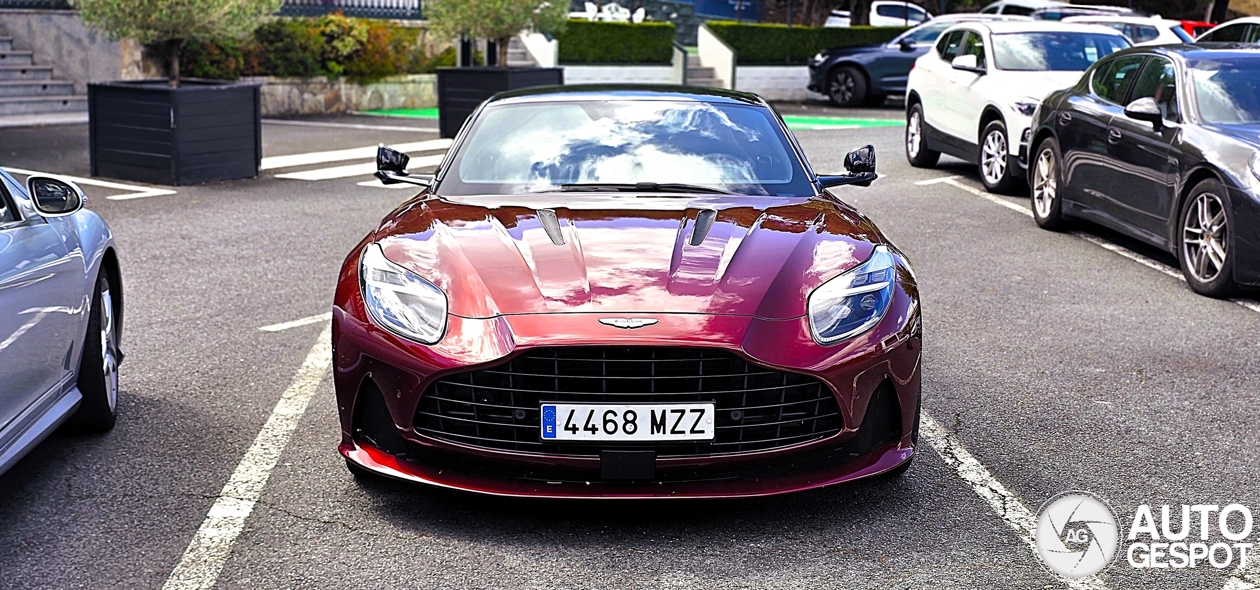 Aston Martin DB12