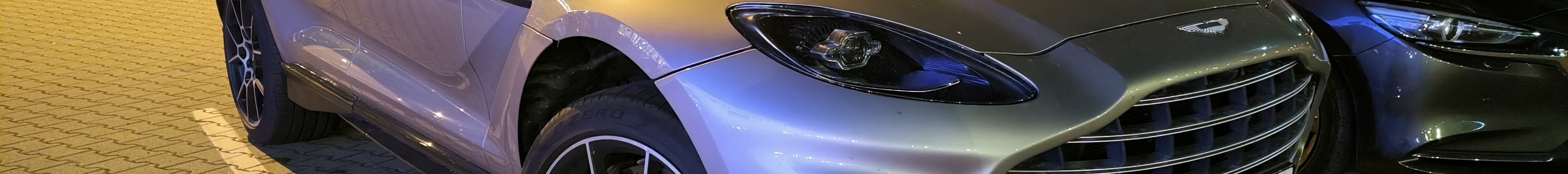 Aston Martin DBX707