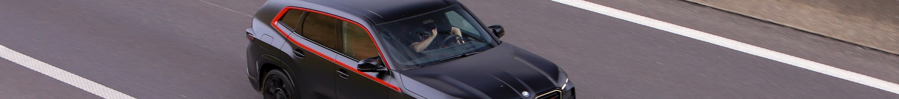 BMW XM G09 Label Red