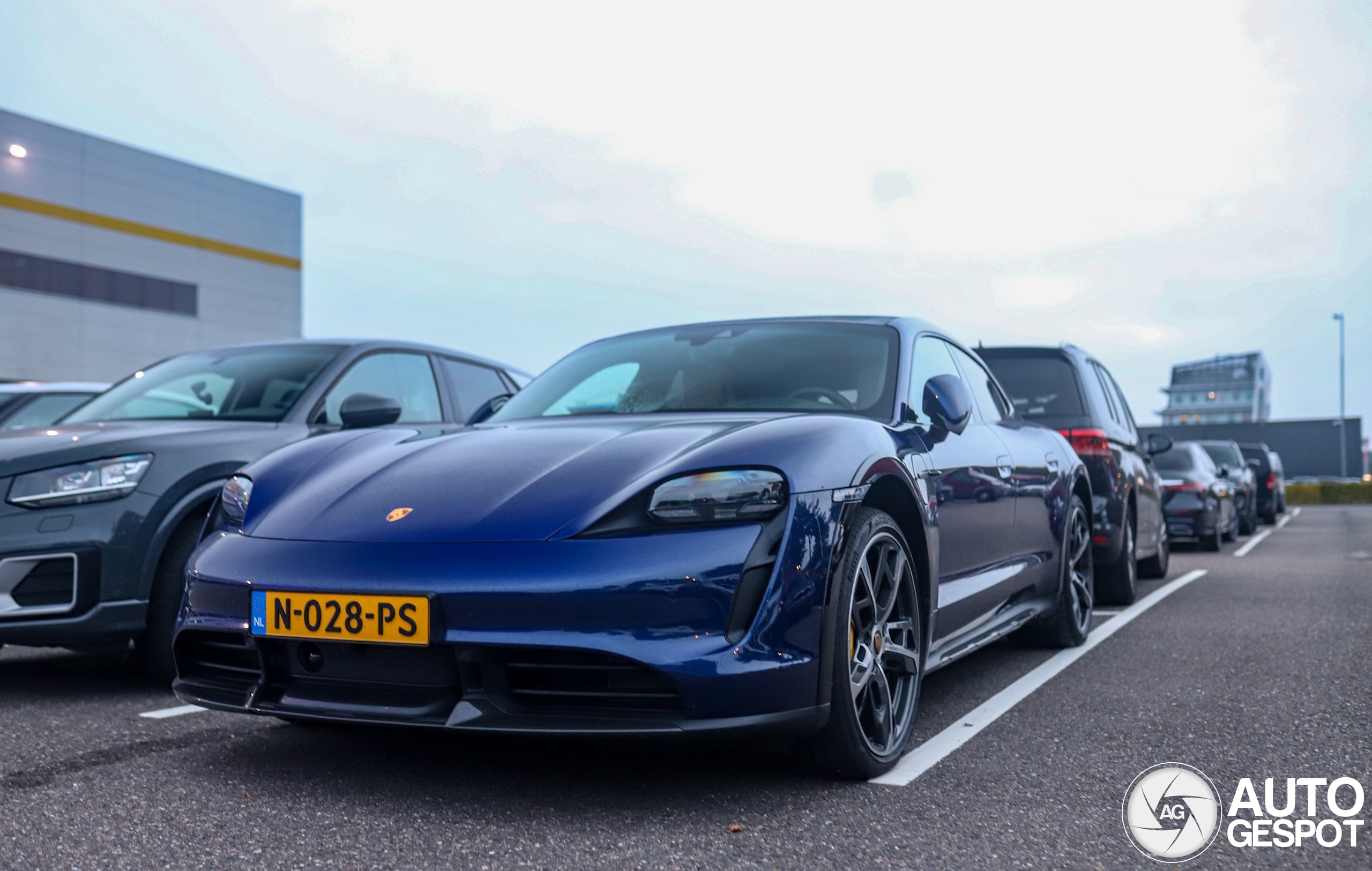 Porsche Taycan Turbo S Cross Turismo