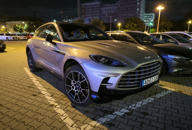 Aston Martin DBX707