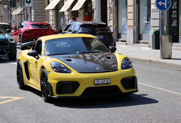 Porsche 718 Cayman GT4 RS Weissach Package