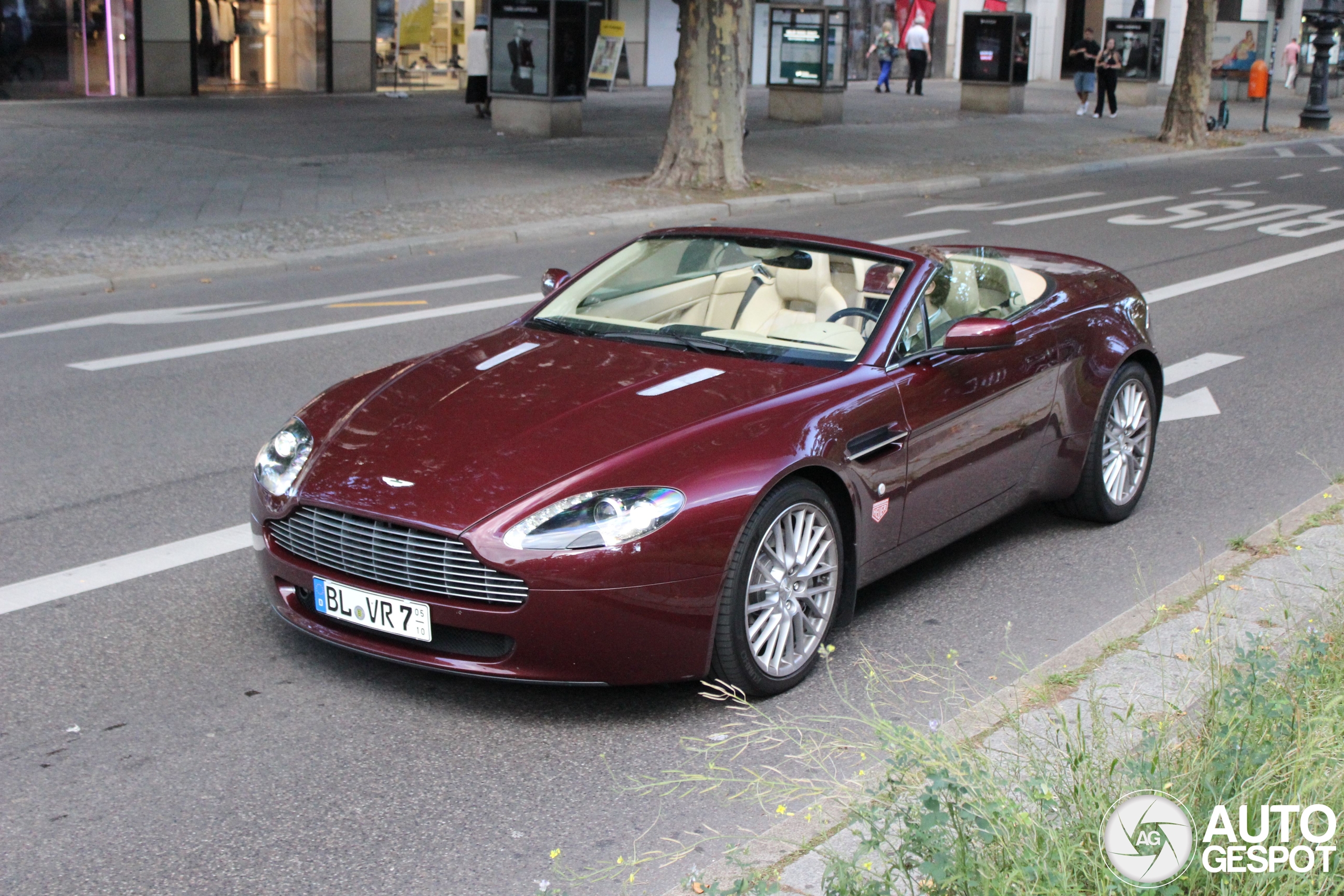 Aston Martin V8 Vantage Roadster