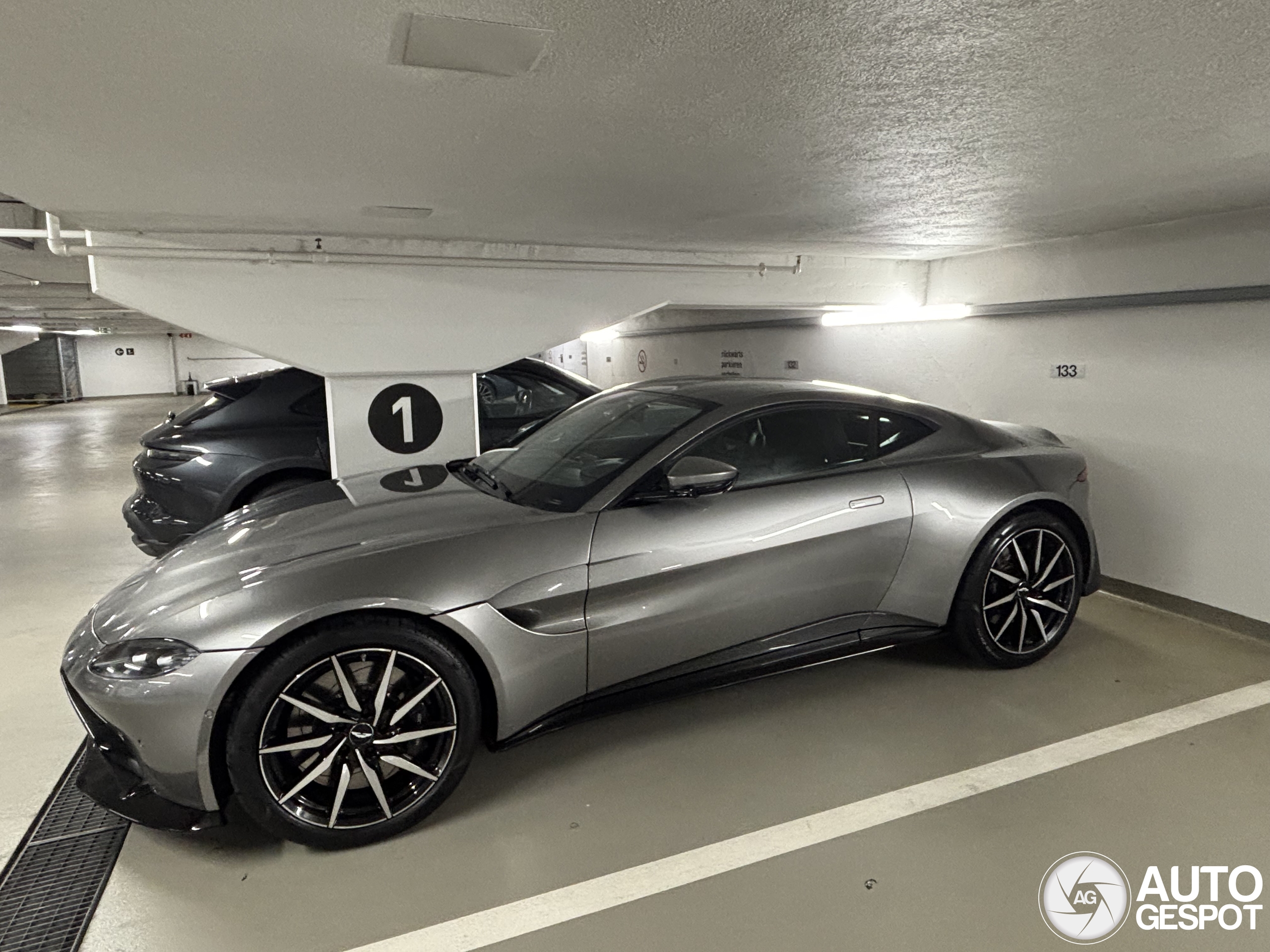 Aston Martin V8 Vantage 2018