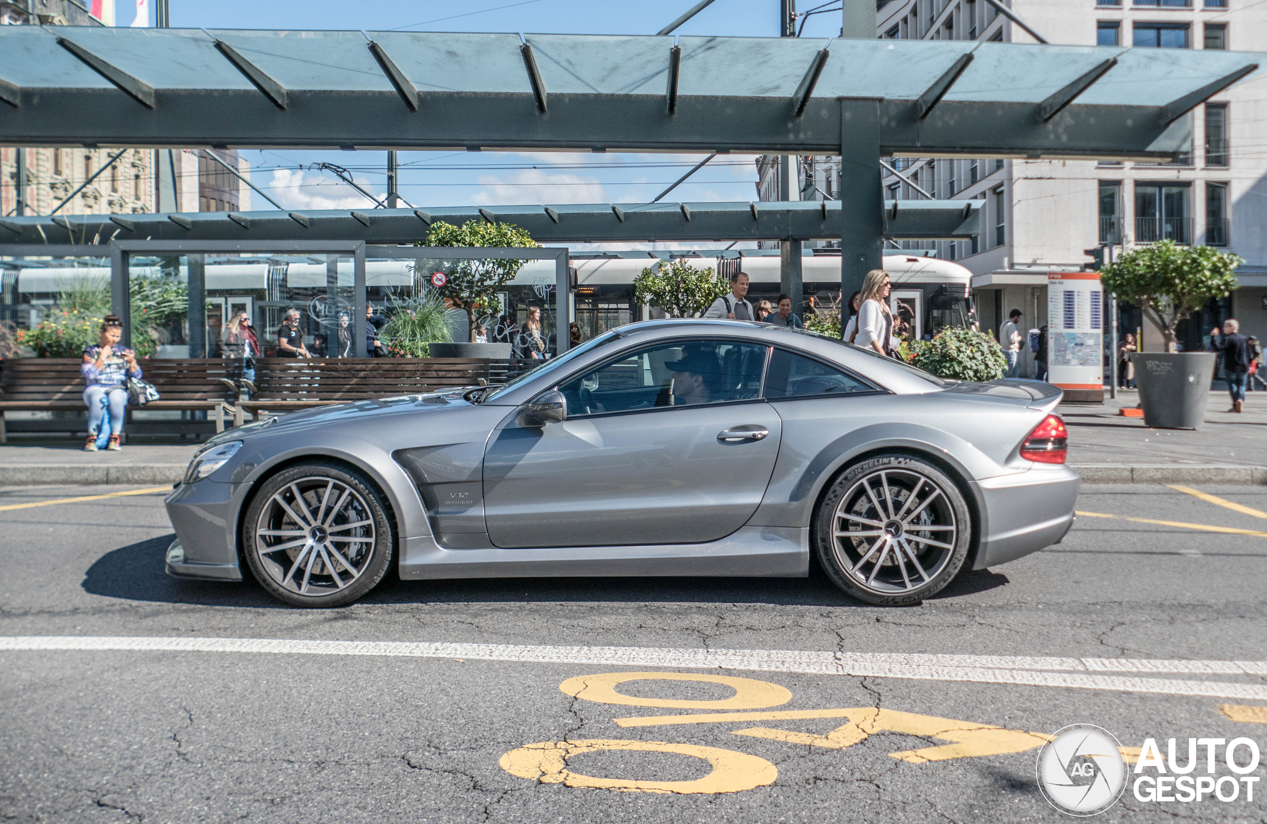 Gespot: machtige V12 in een Mercedes-Benz Black Series