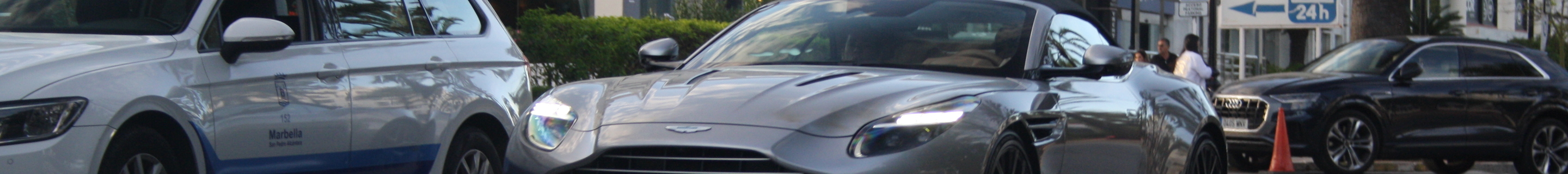 Aston Martin DB12 Volante