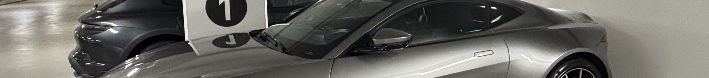 Aston Martin V8 Vantage 2018