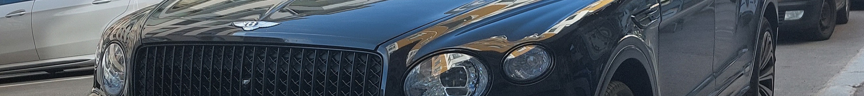 Bentley Bentayga Hybrid Azure