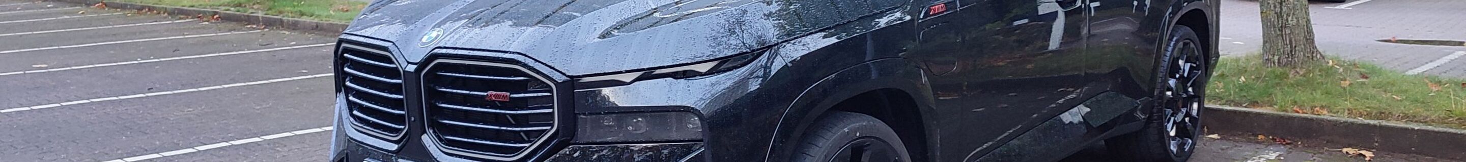 BMW XM G09 Label Red