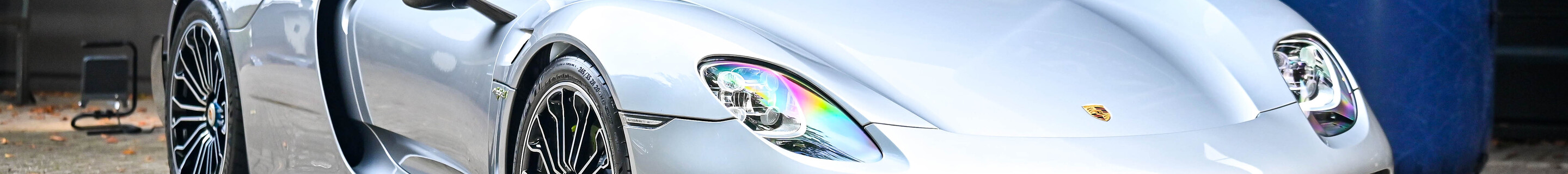 Porsche 918 Spyder Weissach Package