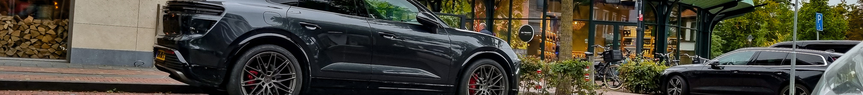 Porsche Macan EV Turbo