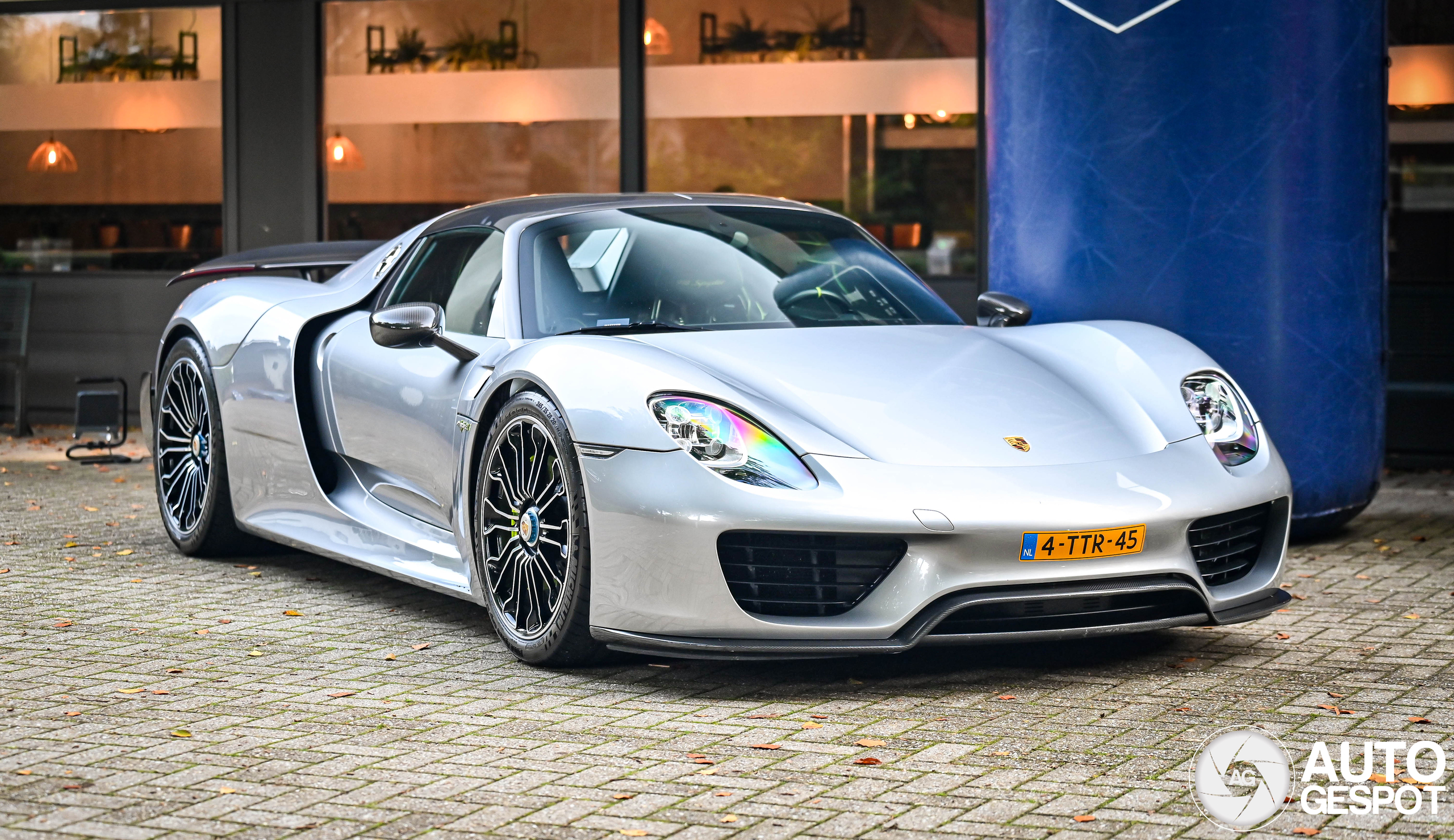 Porsche 918 Spyder Weissach Package