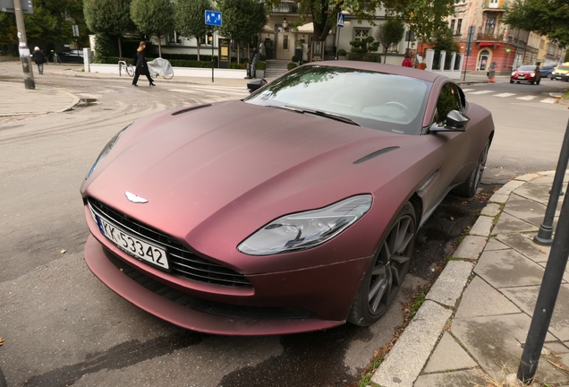 Aston Martin DB11 V8