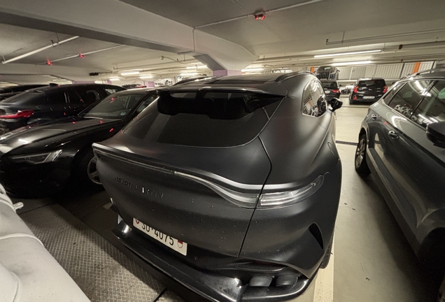Aston Martin DBX707
