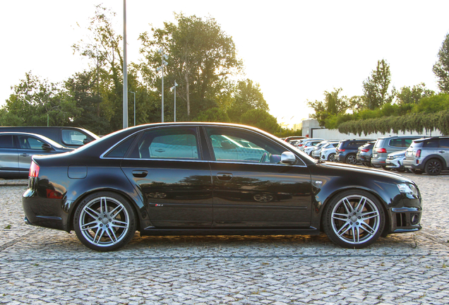 Audi RS4 Sedan
