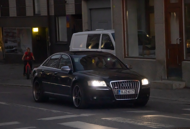Audi S8 D3