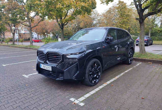 BMW XM G09 Label Red