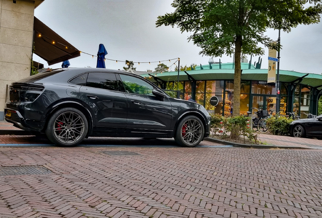Porsche Macan EV Turbo