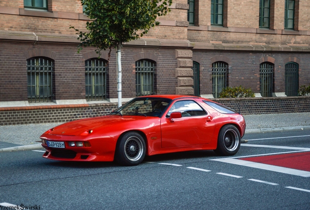 Porsche Strosek Ultra 928