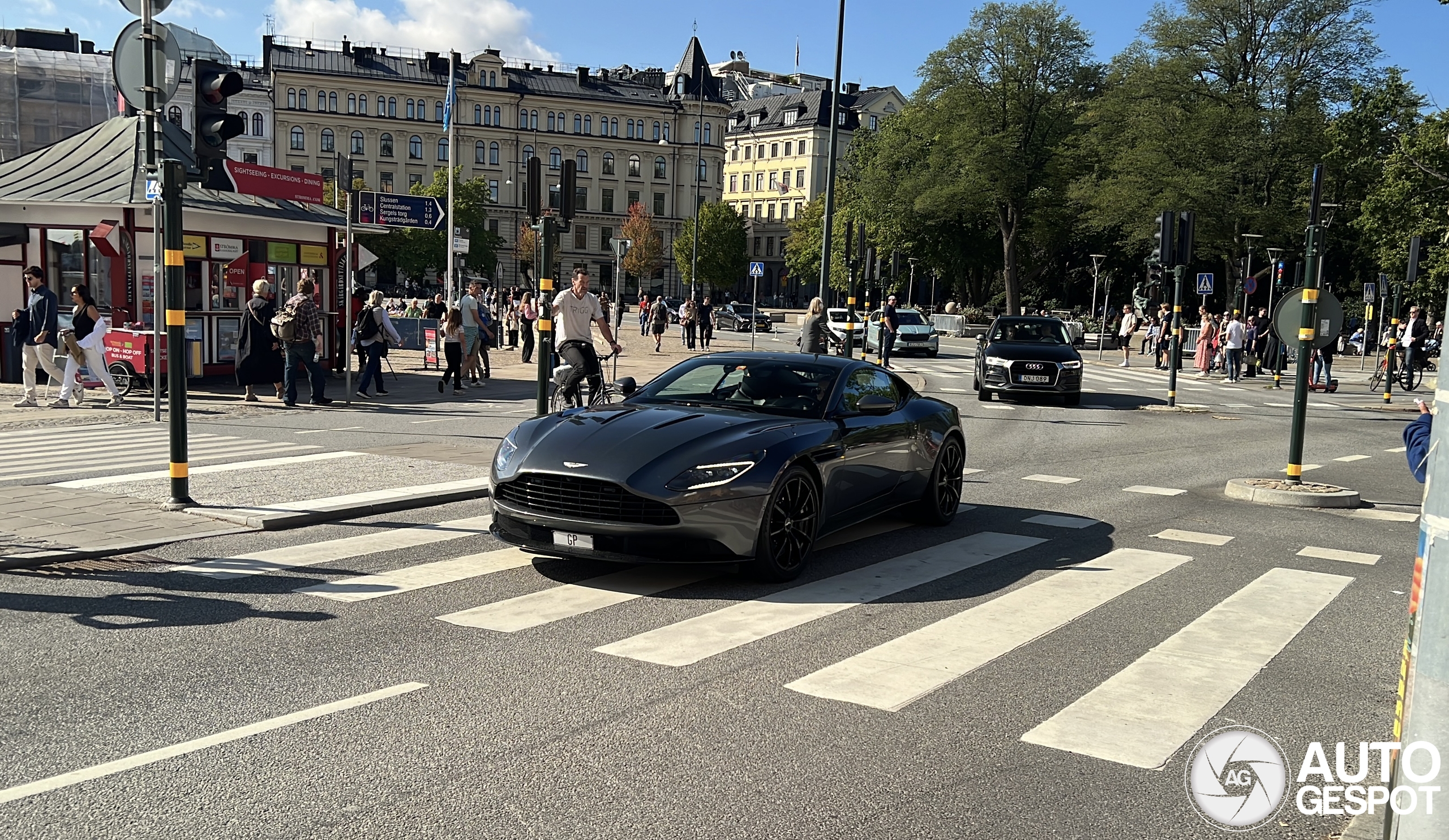 Aston Martin DB11 AMR