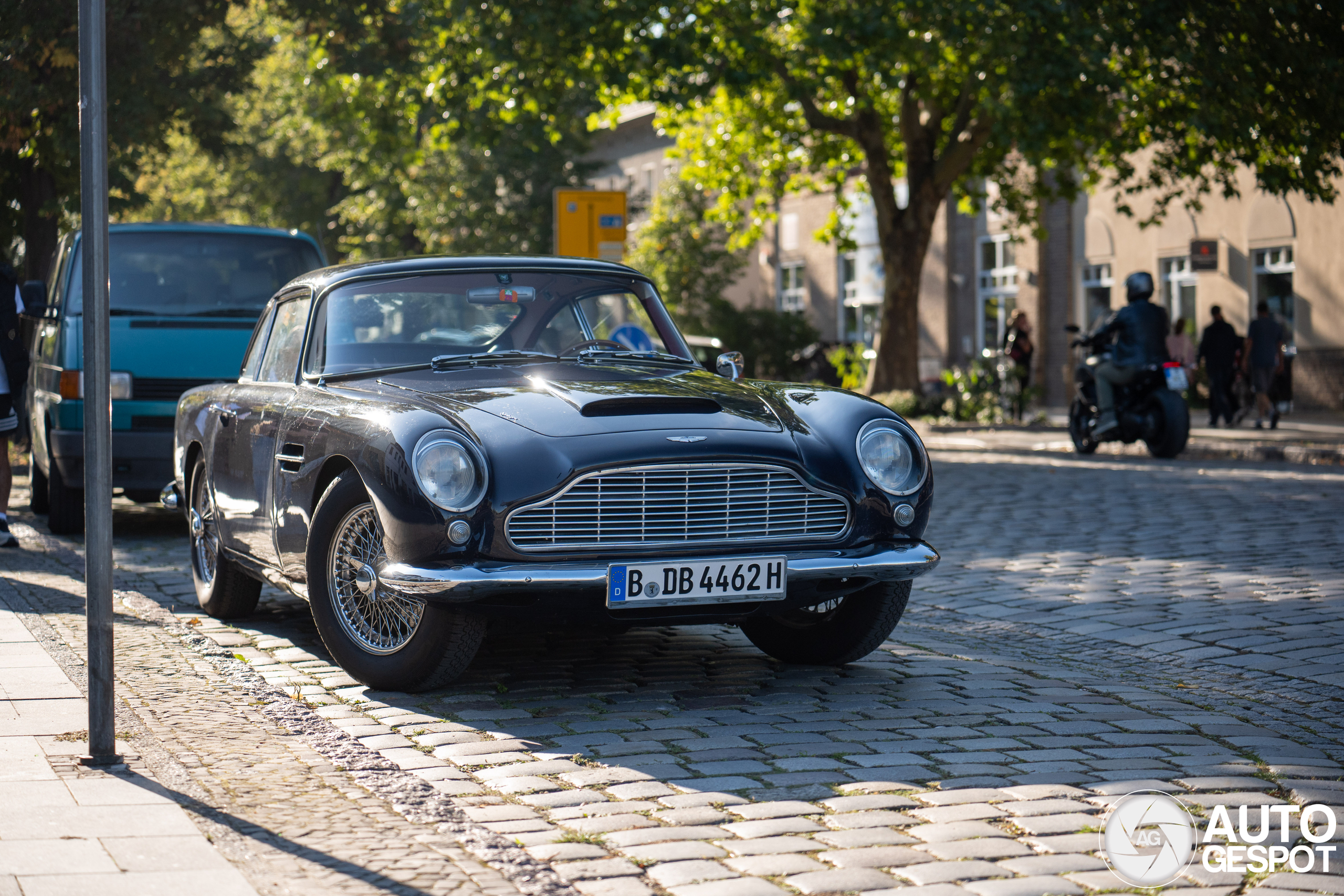 Aston Martin DB4