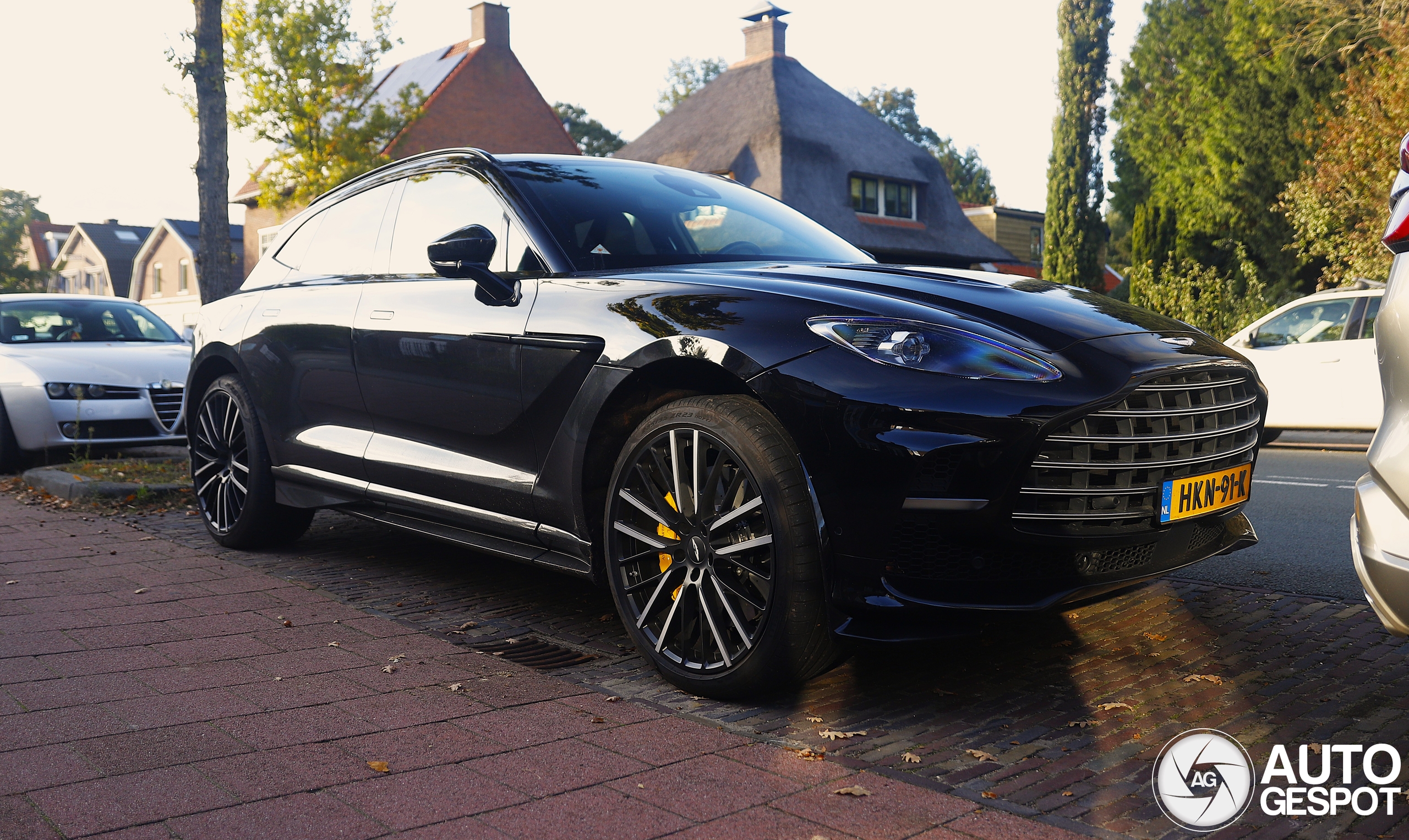 Aston Martin DBX707