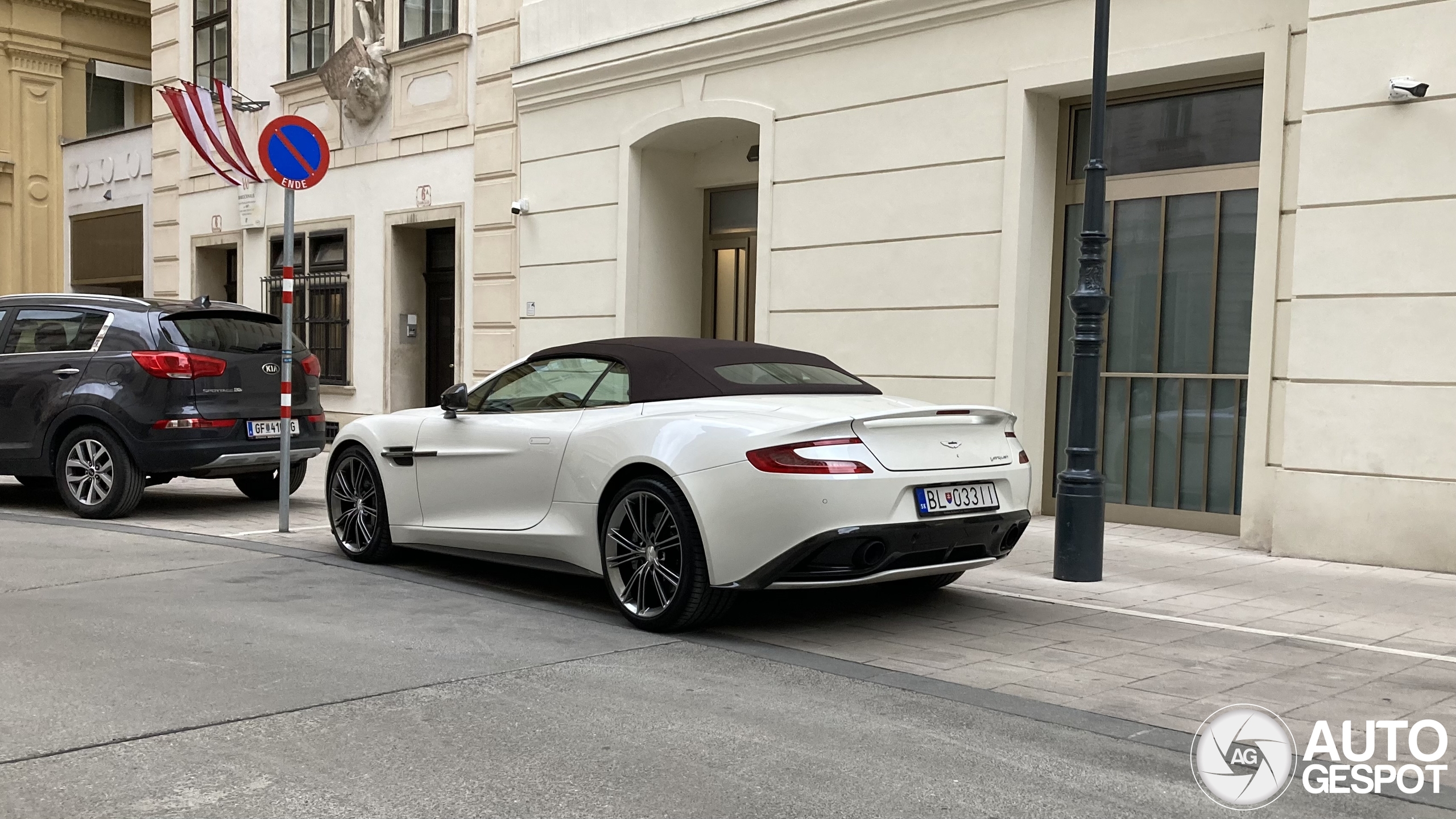 Aston Martin Vanquish Volante
