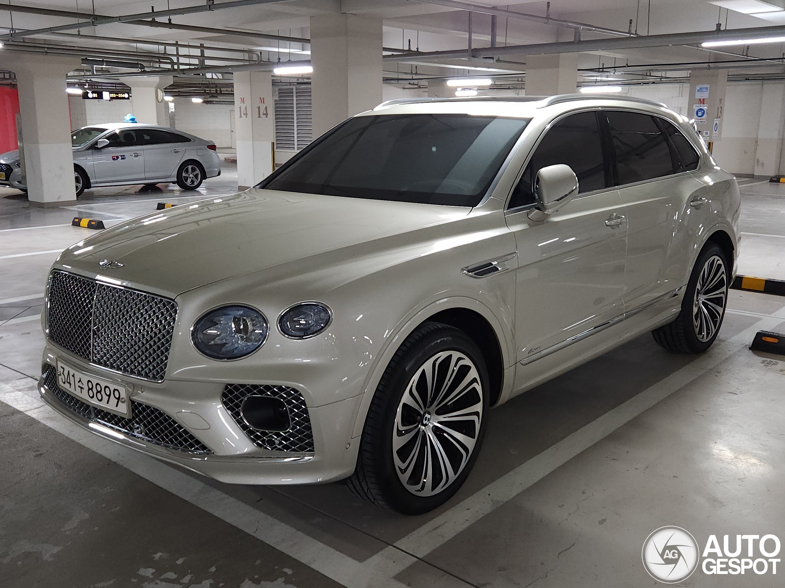 Bentley Bentayga Azure