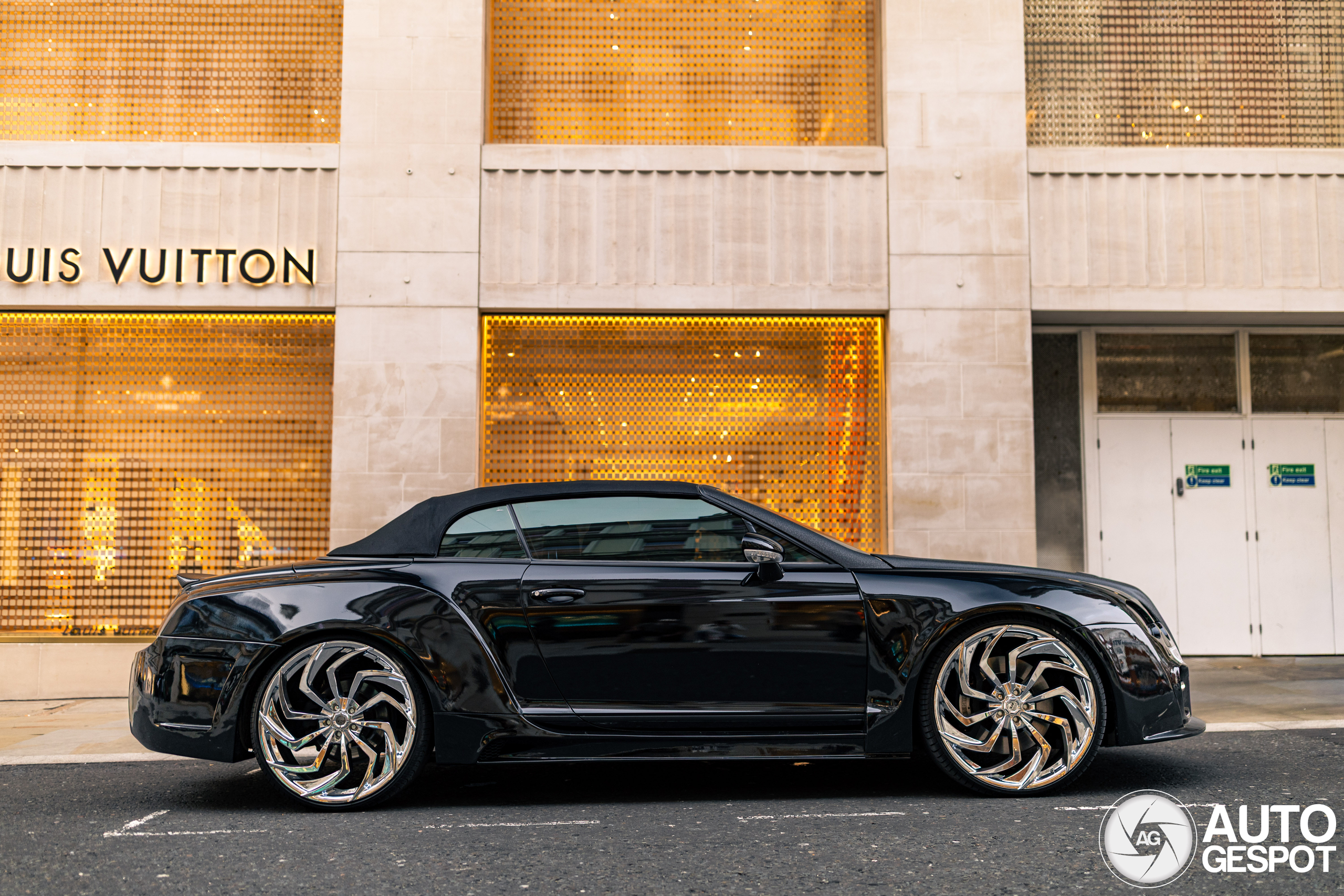 Smaak is niet te koop: Bentley Continental GTC ASI Tetsu GTR