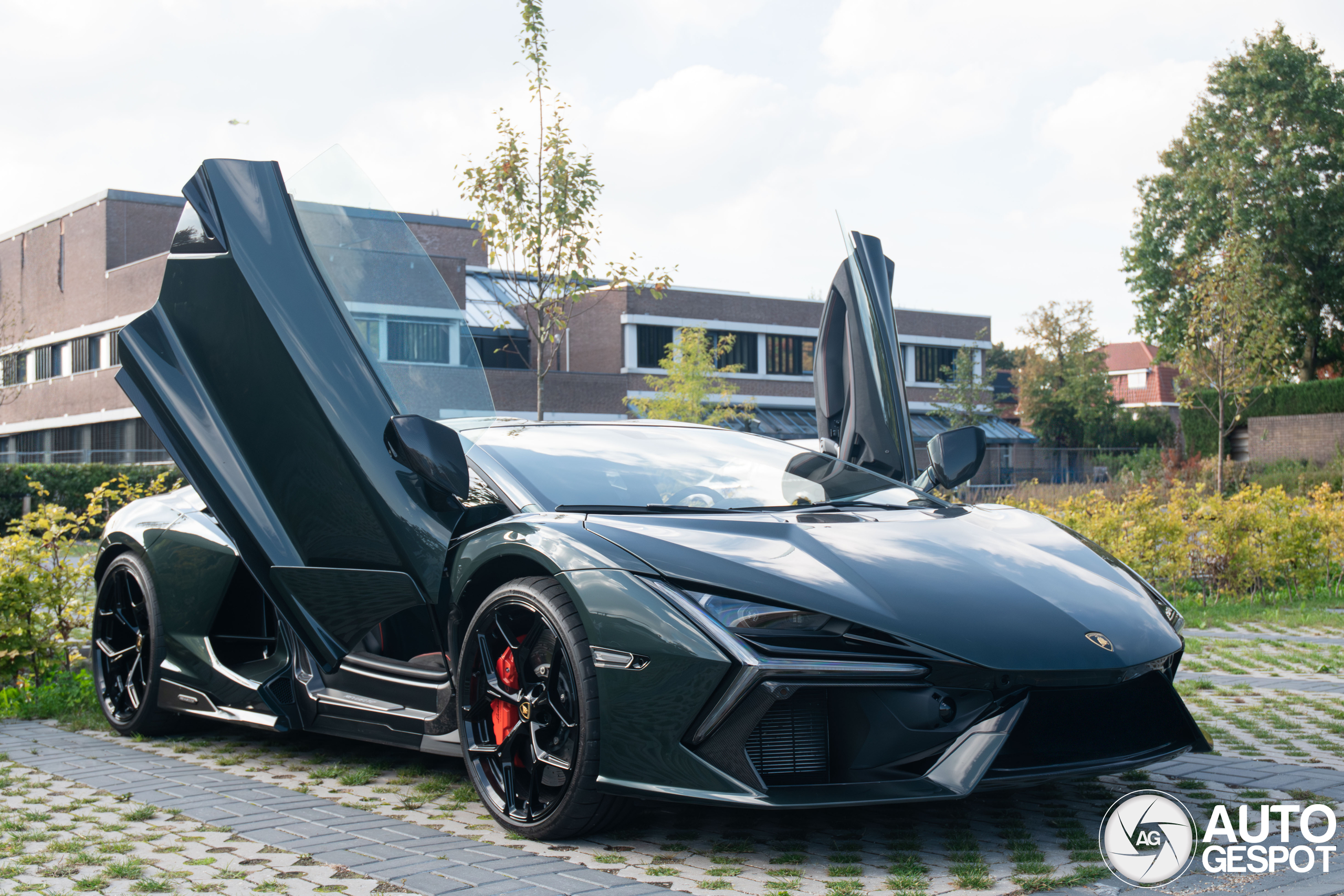 Lamborghini Revuelto