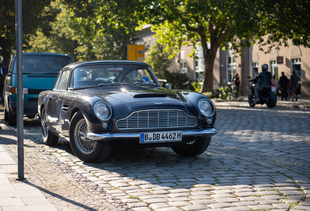 Aston Martin DB4
