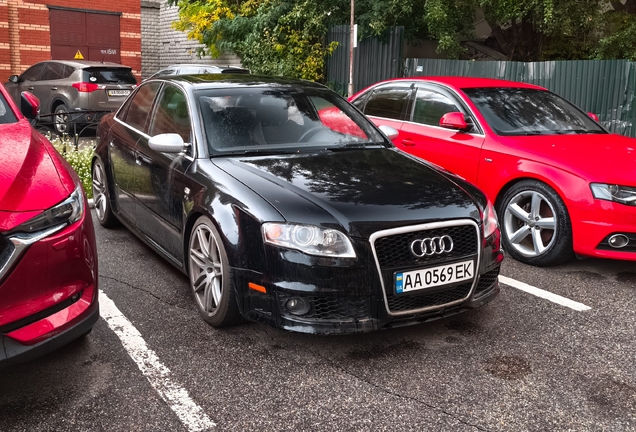 Audi RS4 Sedan