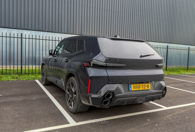 BMW XM G09 Label Red