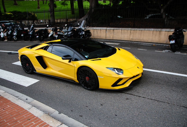 Lamborghini Aventador S LP740-4 Roadster