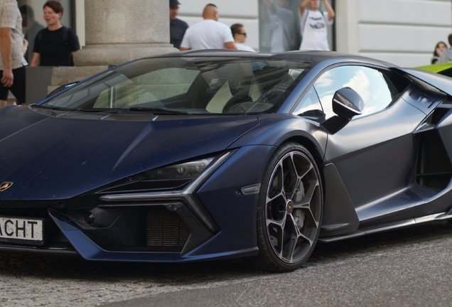 Lamborghini Revuelto