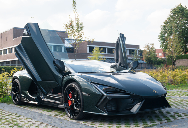 Lamborghini Revuelto