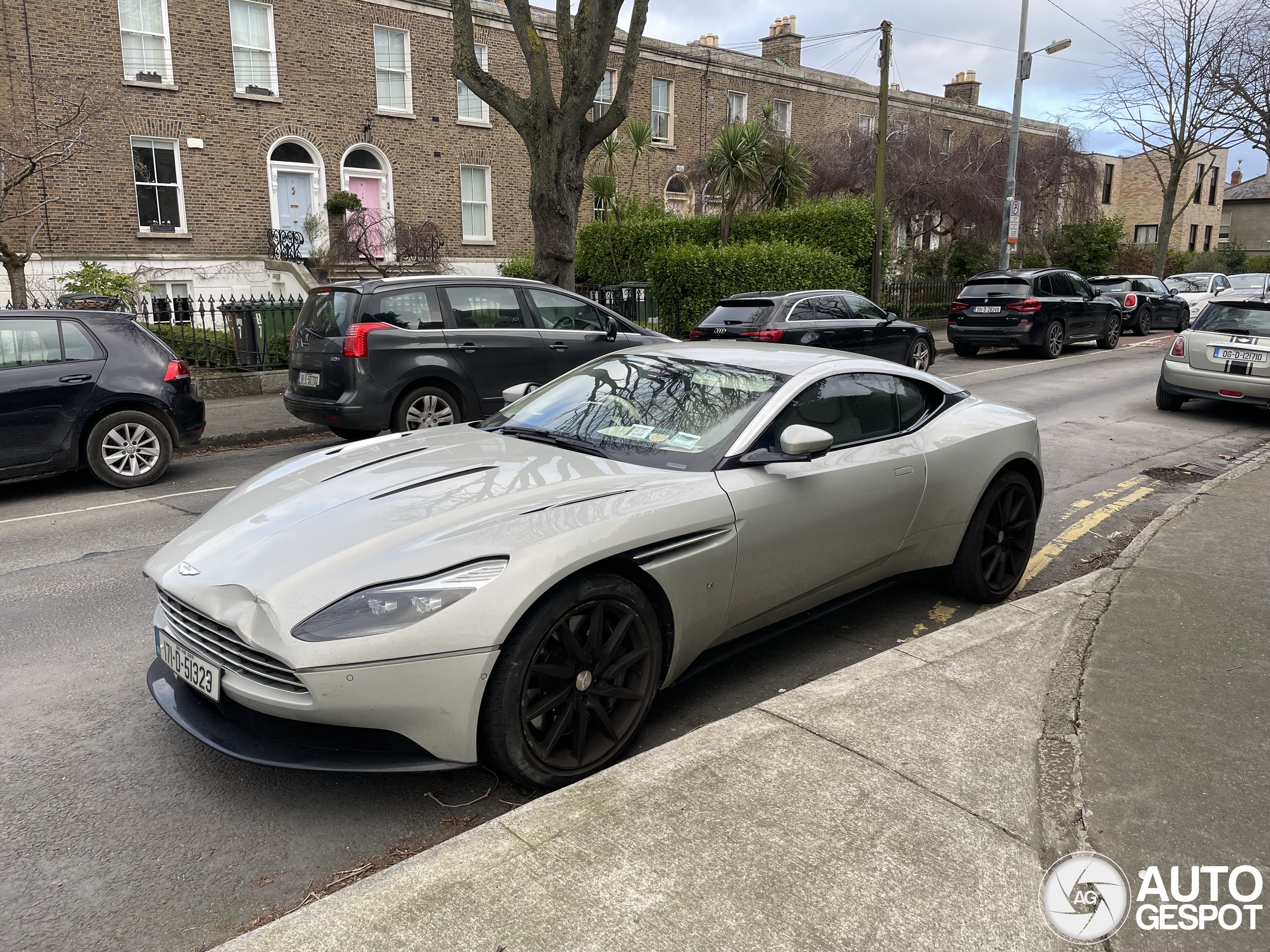 Deze Aston Martin DB11 mag een nieuw neusje krijgen