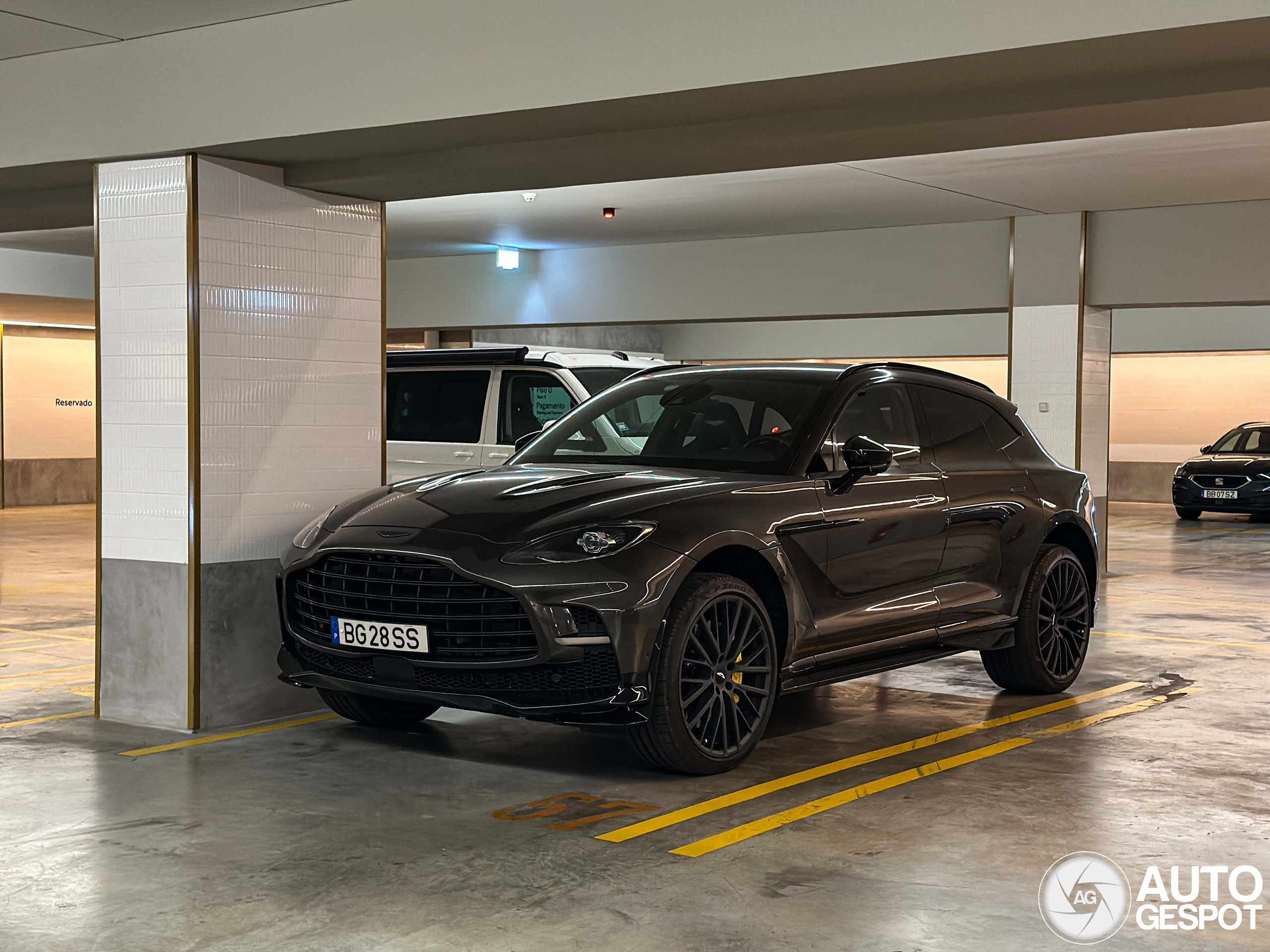 Aston Martin DBX707