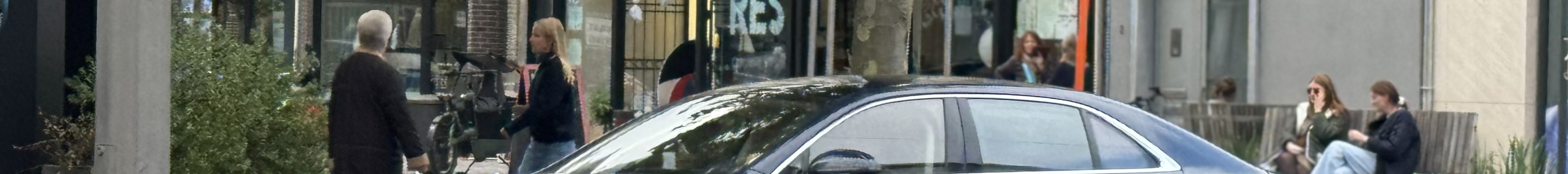 Bentley Flying Spur Hybrid Azure