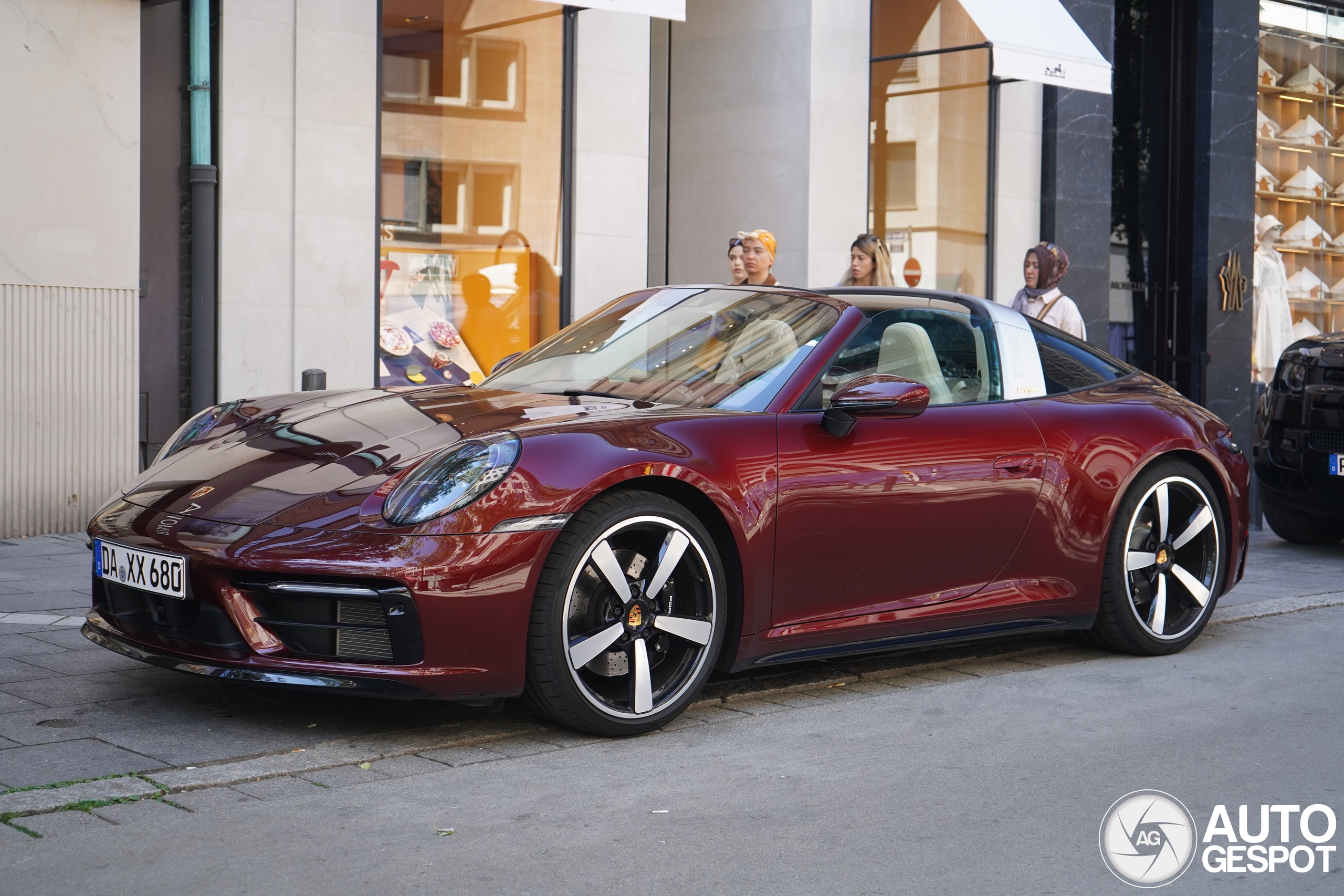 Porsche 992 Targa 4S MkI Heritage Design Edition