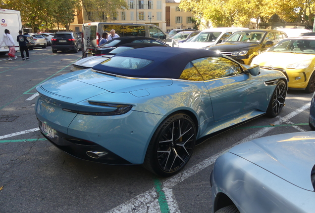 Aston Martin DB12 Volante